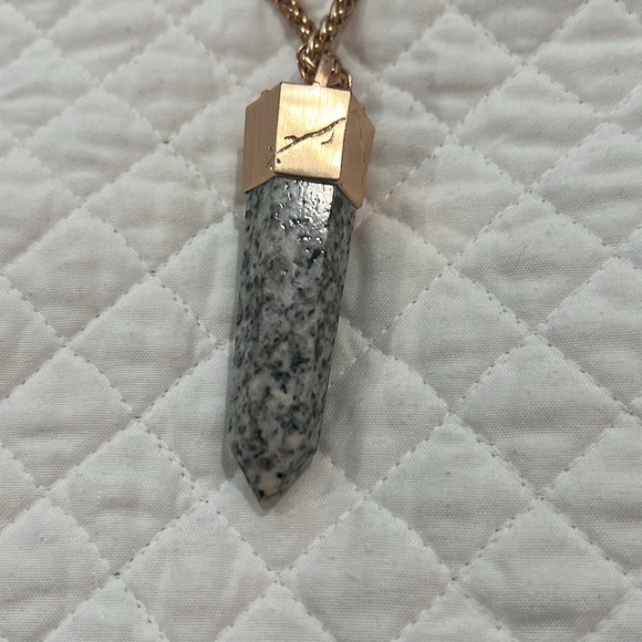 Kendra Scott long rose gold & large dark black and grey speckled pendant. - Picture 3 of 6